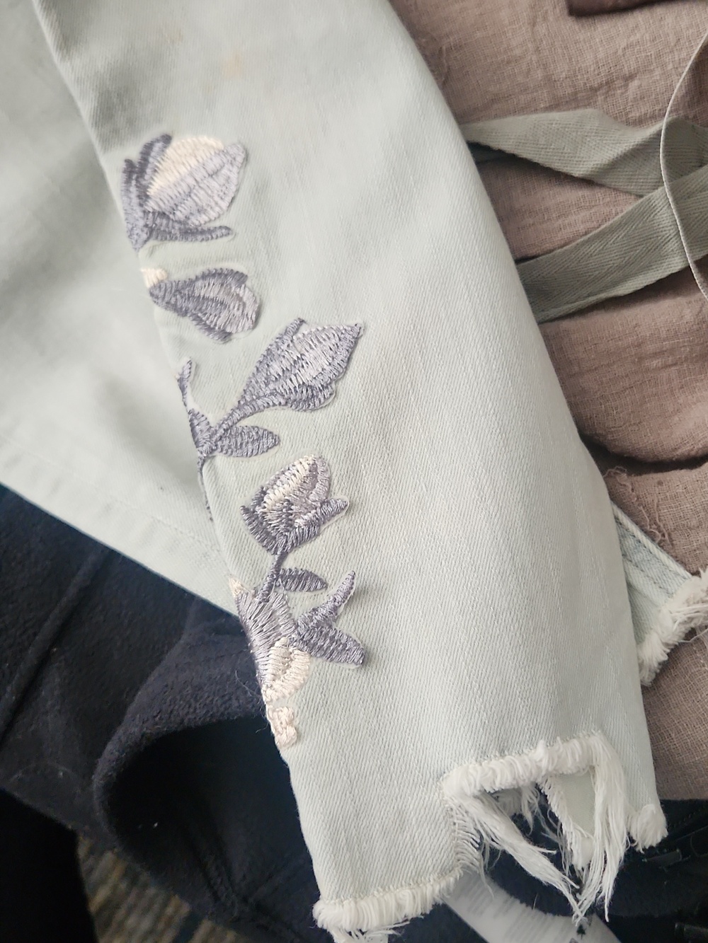 Sneak Peek Light Wash Floral Embroidered Women’s Jeans - Picture 6 of 8